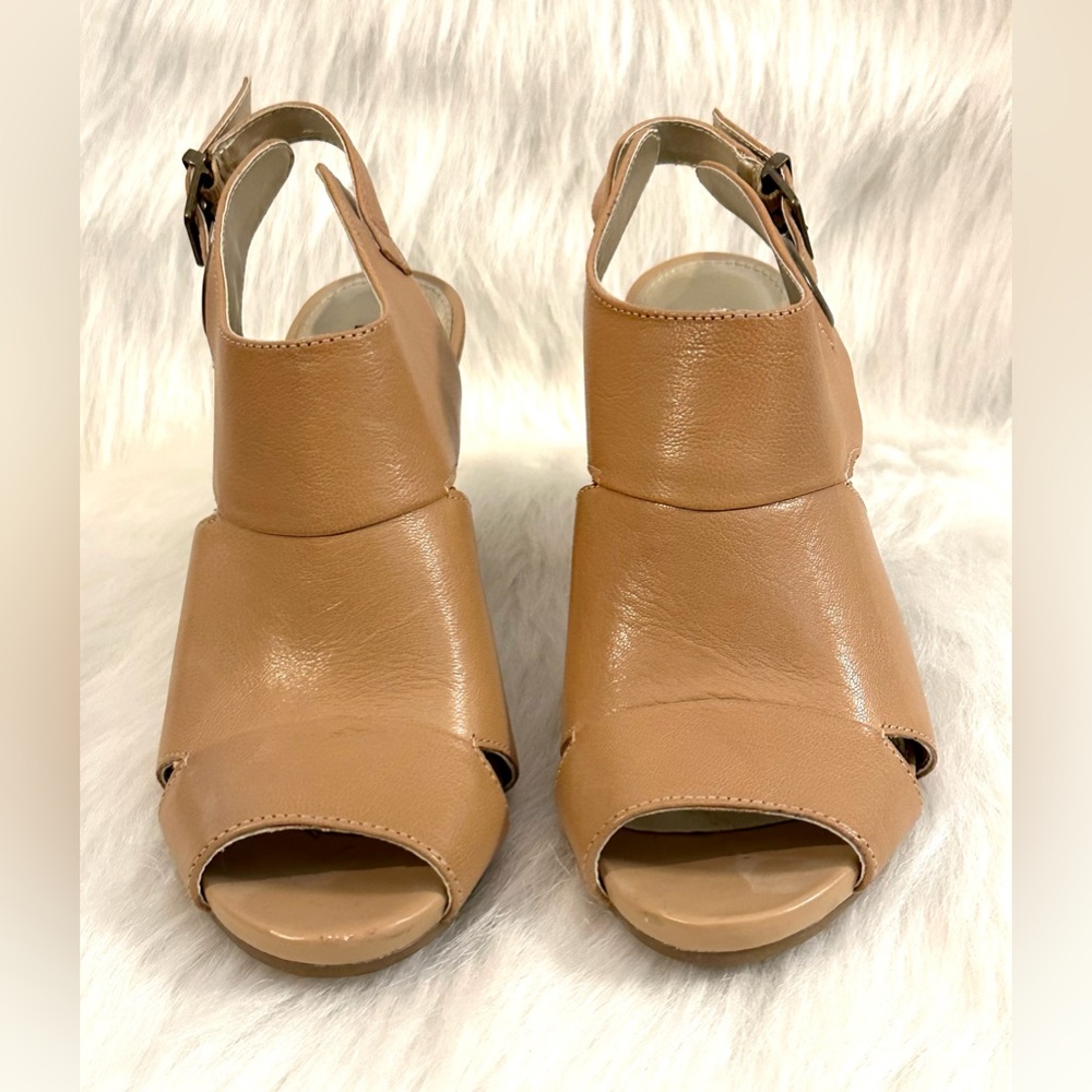 White Mountain Women’s Leather Cutout Sandal Tan Size 7.5 8 EUC - Picture 2 of 8